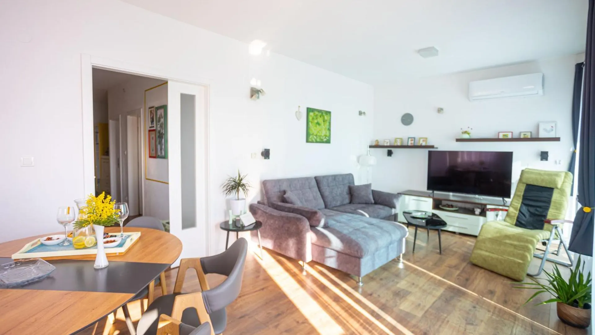 Apartments Sunshine With Pool Trogir Chorwacja